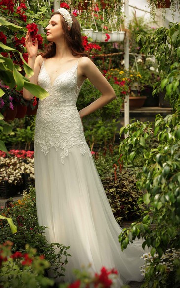 Bohemian A Line Tulle Floor-length Train Sleeveless Low-V Back Wedding Dress with Appliques