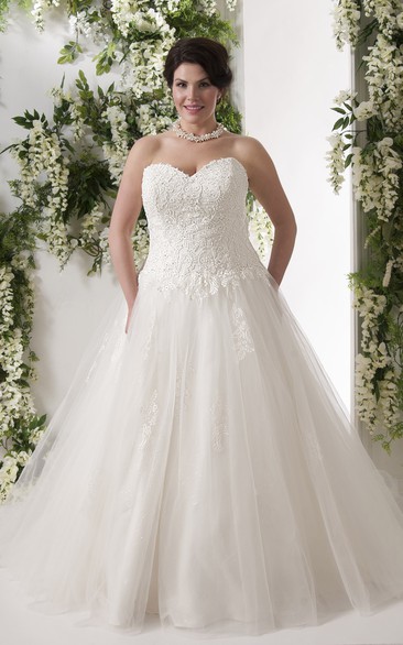 Sweetheart Appliqued A-line Ball Gown plus size wedding dress With Court Train