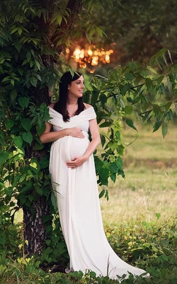 Off-the-shoulder Empire maternity Dress With Sweep Train