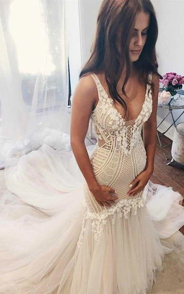 Lace V-neck Sexy Mermaid Tulle Wedding Dress with Court Train