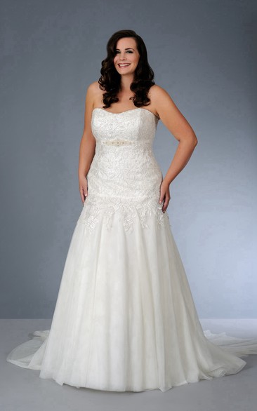 Strapless A-line Tulle Lace plus size wedding dress With Pleats And Corset Back