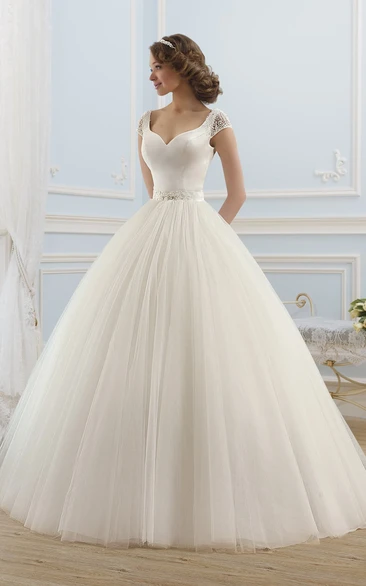 Ball Gown Long V-Neck Short-Sleeve Backless Tulle Dress With Beading