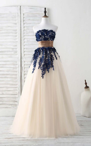 Romantic Strapless A Line Sleeveless Tulle Dress with Ruching and Appliques