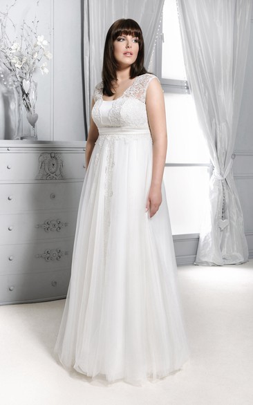 Sleeveless V-neck Tulle plus size wedding dress With Appliques And Pleats