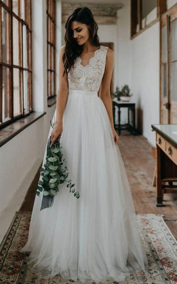 Elegant Sleeveless A Line Tulle Lace Scalloped V-neck Floor-length Wedding Dress