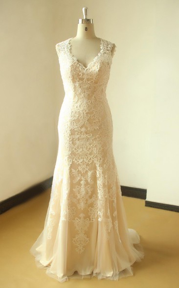 Plunged Sleeveless Mermaid Lace Appliqued Wedding Dress With Court Train