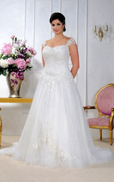 Cap-sleeve A-line Tulle Lace Appliqued plus size wedding dress With Corset Back
