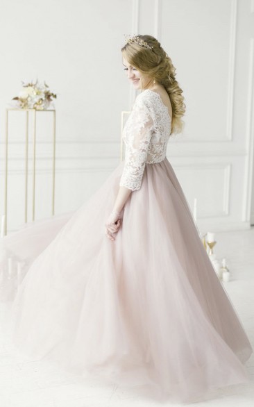 Adorable Lace V-neck 3/4 Sleeve Tulle Wedding Dress