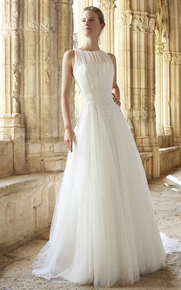 Jewel-Neck Sleeveless Tulle Wedding Dress With Appliques And Court Train