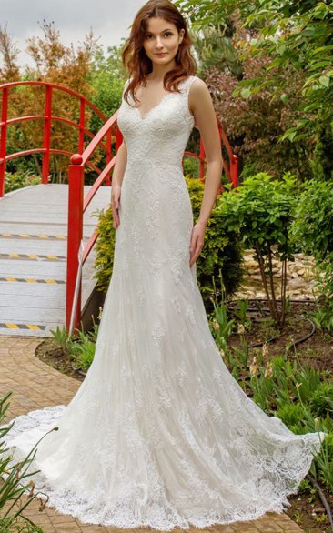 Romantic Sheath Lace Sleeveless Court Train Deep-V Back Wedding Dress with Appliques