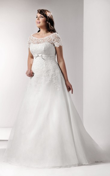 Scoop-neck Lace Short Sleeve A-line plus size wedding dress With Appliques