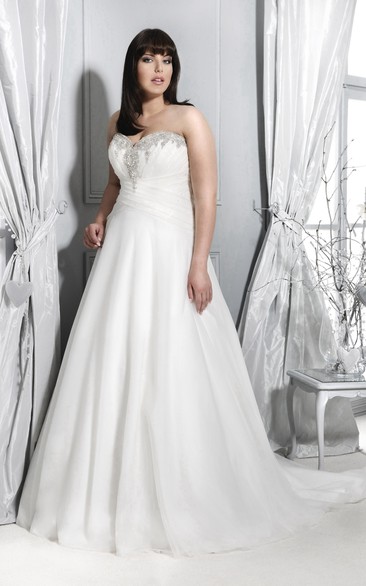 Sweetheart A-line Pleated plus size wedding dress With Beading And Corset Back