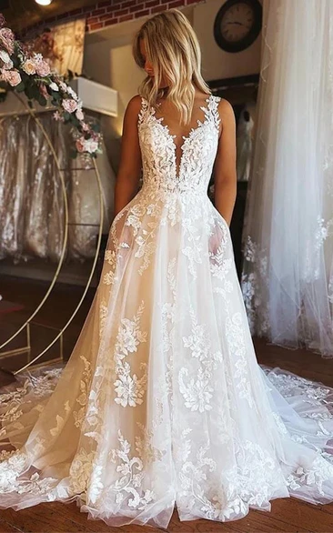 Exquisite Lace V-neck Sleeveless Tulle Wedding Dress with Low-v Back