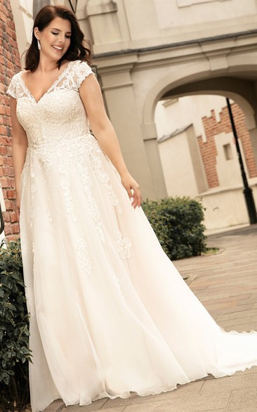 Plus Size V-neck Elegant A Line Lace Wedding Dress with Appliques 