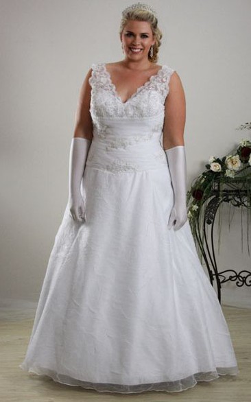 Plunged Sleeveless Lace plus size wedding dress With Ruching And Appliques 