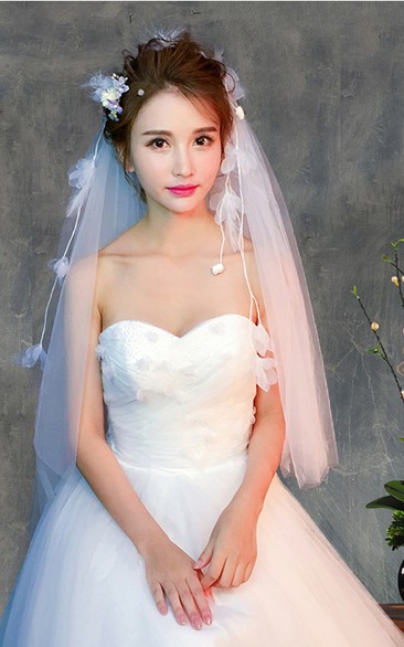 Latest Korean Handmade Tulle Wedding Veil with Draping Lines and Flowers