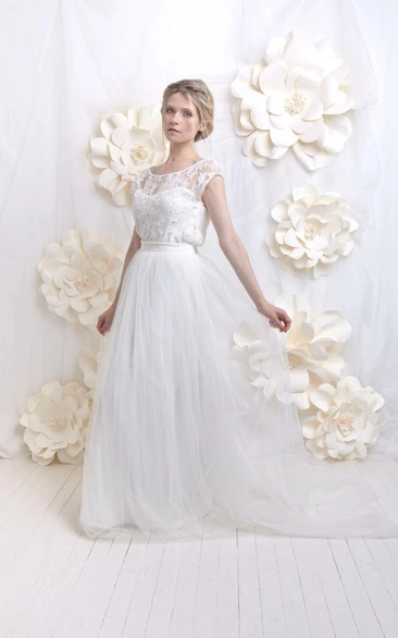 Scoop-neck Cap-sleeve Tulle Wedding Dress With Lace top And bow