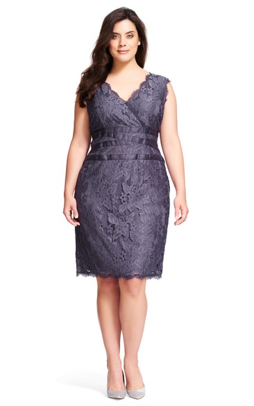 Pencil V-neck Sleeveless Knee-length Lace Bridesmaid Dress with Low-V Back and Appliques