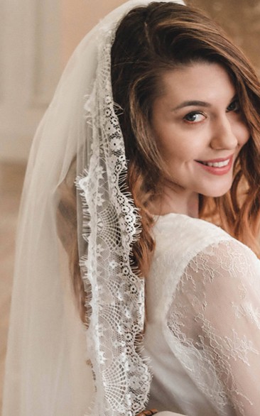 Romantic Style Long Tulle Wedding Veil with Lace Edge