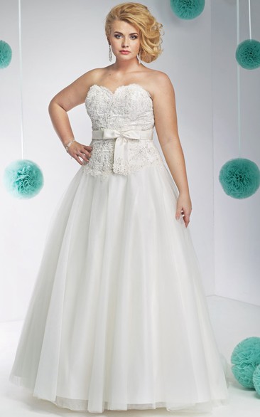Sweetheart A-line bowed plus size wedding dress With Corset Back