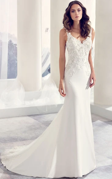 V-neck Sleeveless Jersey Wedding Dress With floral Appliques And Court Train