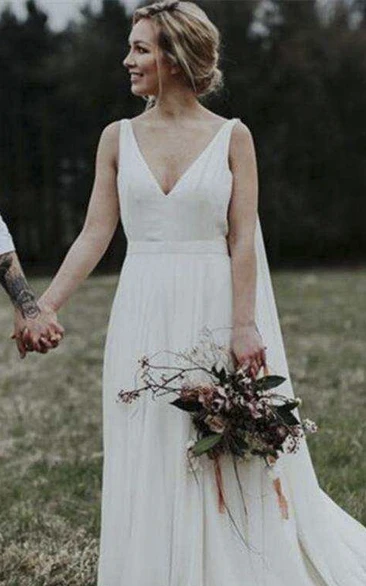 Flowy Country Outdoor Deep-V-Back  Chiffon Wedding Dress with Watteau Train