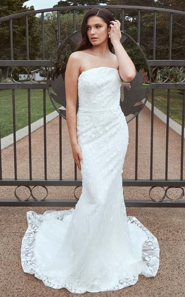 Mermaid Ethereal Floor-length Strapless Lace Wedding Dress