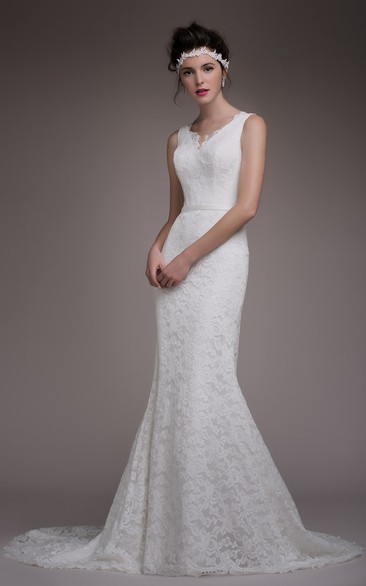 Elegant Scalloped Lace Cap Slleeve Bridal Gown