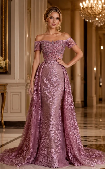 Elegantes, schulterfreies, bodenlanges, ärmelloses Trompeten-Abendkleid aus Spitze mit Applikationen