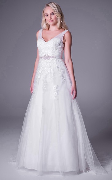 Tulle V-neck Sleeveless Appliqued Wedding Dress With Sweep Train 