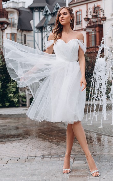Off-the-shoulder Sweetheart Organza Sleeveless Knee-length Wedding Dress