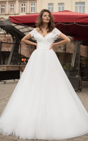 Vintage Ball Gown Tulle Off-the-shoulder Wedding Dress