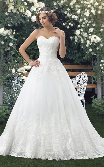 Sleeveless Sweetheart Lace Ball Gown Bridal Dress With Appliques And Buttons