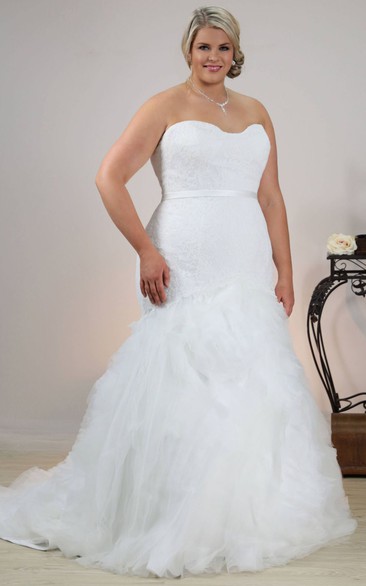 Sweetheart Mermaid Tulle Ruffled plus size wedding dress With Appliques