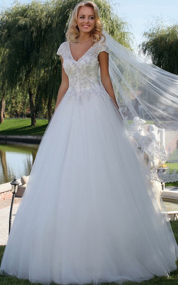 Ball Gown V-neck Short Sleeve Floor-length Tulle Wedding Dress with Lace-up and Appliques