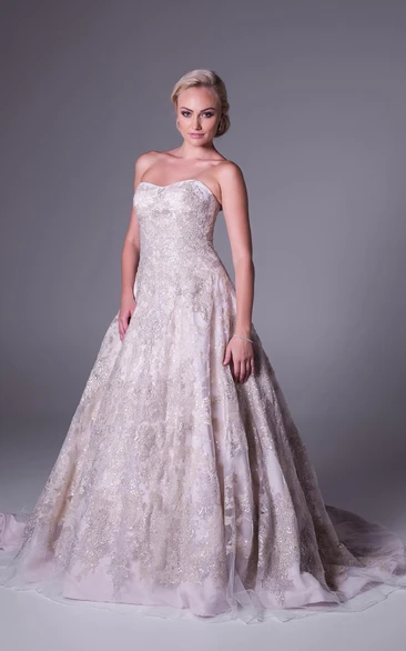 Strapless A-line Lace Tulle Ball Gown With Appliques And Court Train