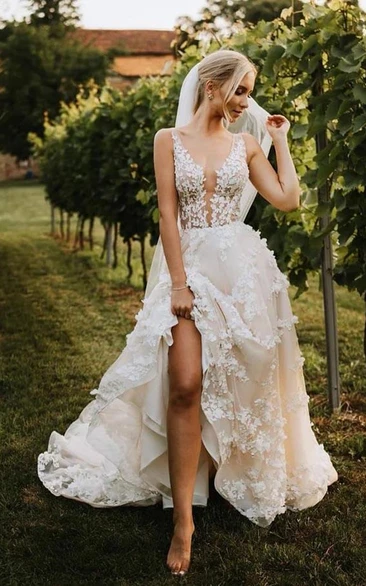 Elegant Sleeveless Lace Applique Tulle A-line Illusion Wedding Dress