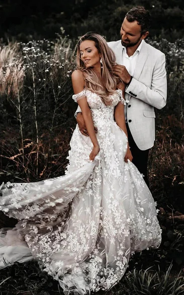 Sweetheart Lace Applique Empire Outdoor Elegant Wedding Dress