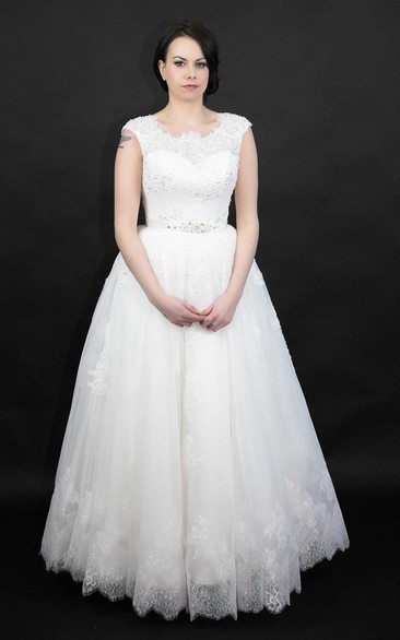 Hole Princess-Inspire Intricate Stunning Wedding Lace Dress