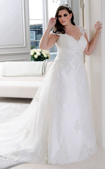Queen Anne V-neck Appliqued Wedding Dress With lace up And Court Train