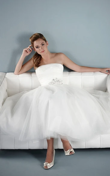 A-line Straight Across Sleeveless Tea-length Tulle Wedding Dress with Zipper and Waist Jewellery