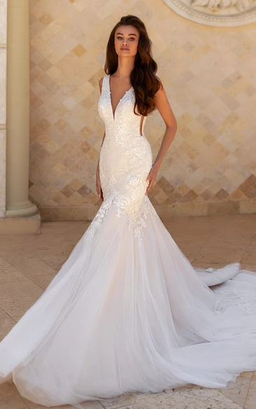 Elegant Mermaid Lace Sleeveless Floor-length Deep-V Back Wedding Dress with Appliques