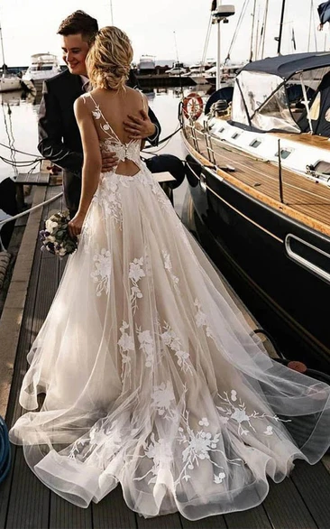 Scoop-neck Sleeveless A-line Tulle Lace Applique Sweep Train Wedding Dress