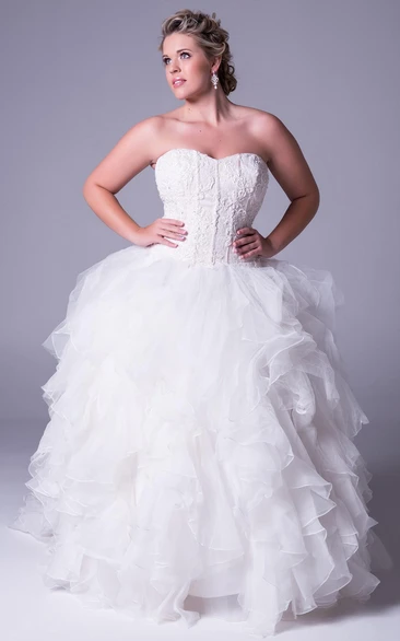 Sweetheart Ruffled plus size Ball Gown With Appliques And Court Train