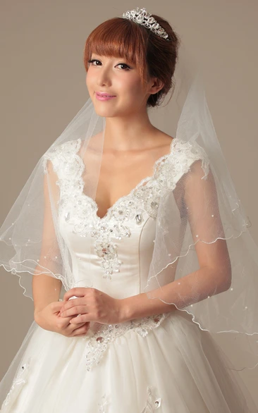 Simple Fingertip Short Tulle Wedding Veil with Beading
