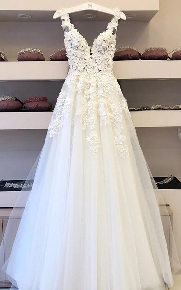 Sleeveless V-neck Lace Applique Pleated A-line Tulle Wedding Dress