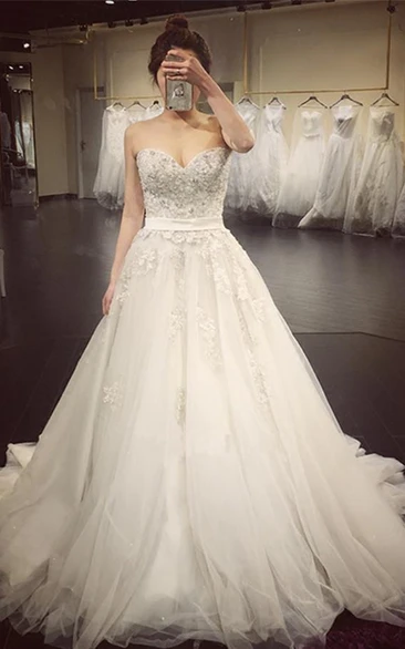 Sweetheart Lace Tulle  Sleeveless Wedding Gown