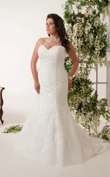 Sweetheart Mermaid Lace Appliqued plus size wedding dress With Sweep Train 