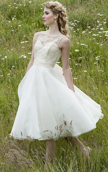 rustic Sleeveless Tea-length A-line Wedding Dress With Appliques