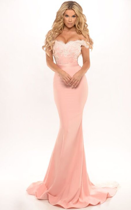 Mermaid/Trumpet Off-the-shoulder Appliqued Dress With sweep train